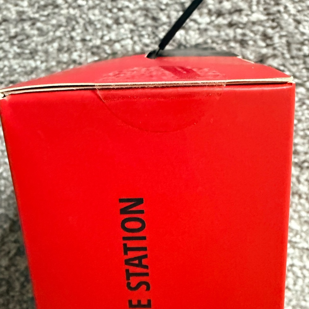 Orzly Ultimate Charge Station for Switch Controllers - Black & Red - Picture 3 of 4